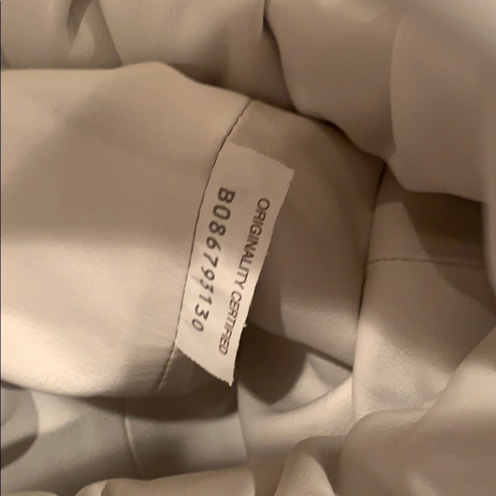 Bottega Veneta white shoulder pouch - Picture 8 of 14